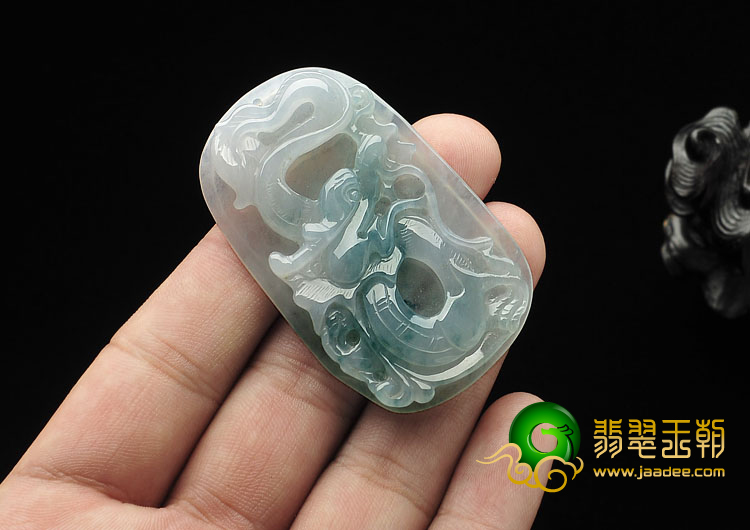 冰种飘花缅甸翡翠A货龙牌挂件