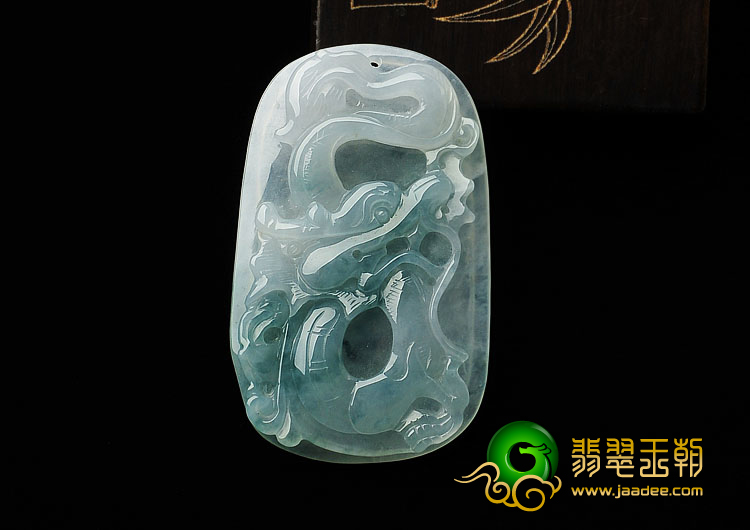 冰种飘花缅甸翡翠A货龙牌挂件
