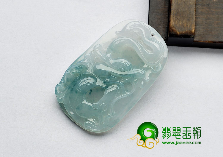 冰种飘花缅甸翡翠A货龙牌挂件