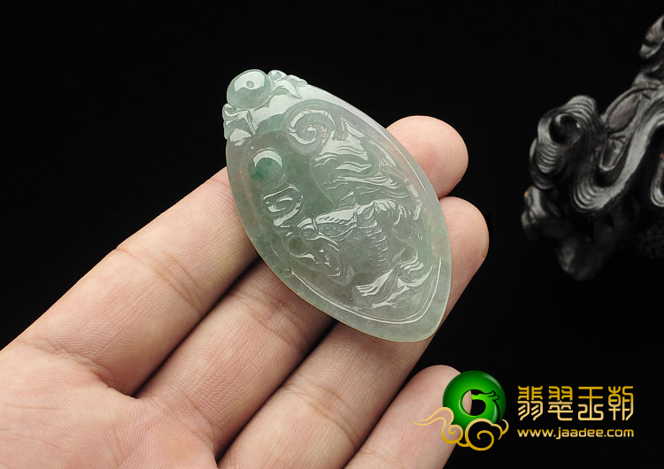 冰种晴水缅甸翡翠A货虎虎生威挂件