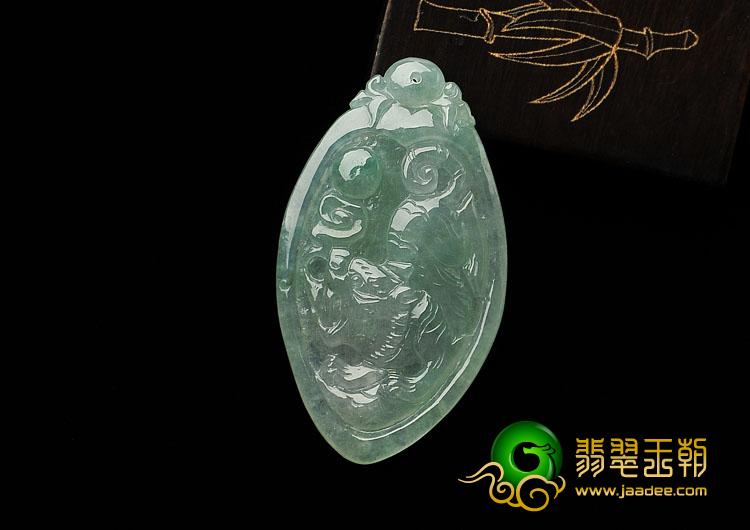 冰种晴水缅甸翡翠A货虎虎生威挂件