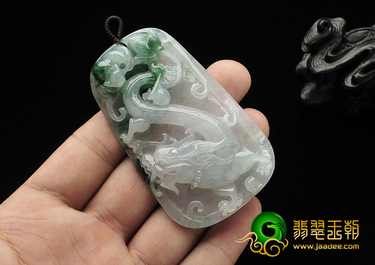 糯冰种飘花缅甸翡翠A货龙牌挂件