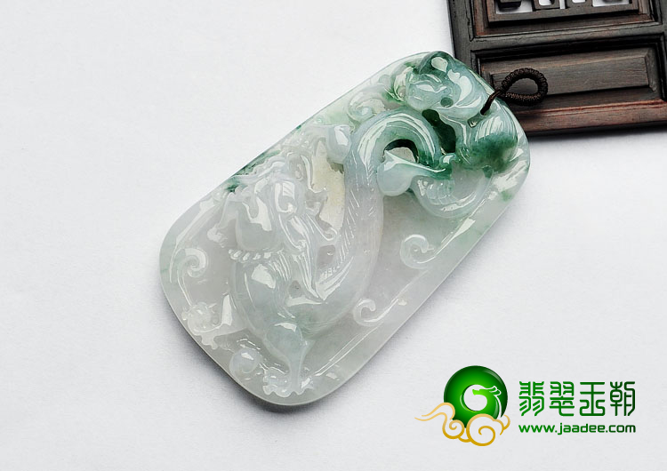 糯冰种飘花缅甸翡翠A货龙牌挂件