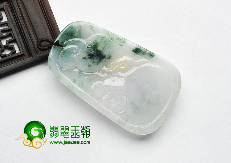 糯冰种飘花缅甸翡翠A货龙牌挂件
