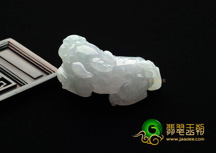 糯冰种晴水缅甸翡翠A货貔貅挂件