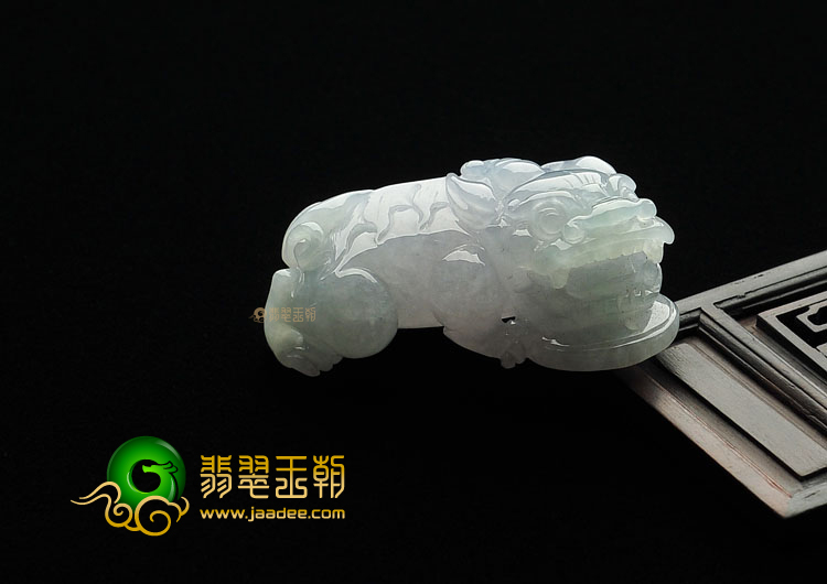 糯冰种晴水缅甸翡翠A货貔貅挂件