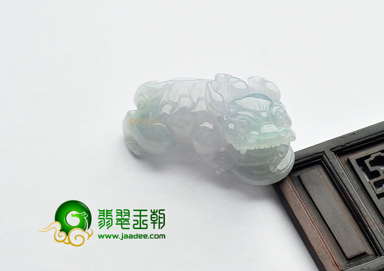 糯冰种晴水缅甸翡翠A货貔貅挂件