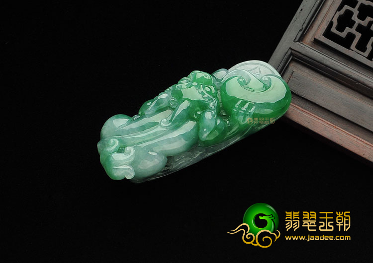 糯冰种翠色缅甸翡翠A货貔貅如意挂件