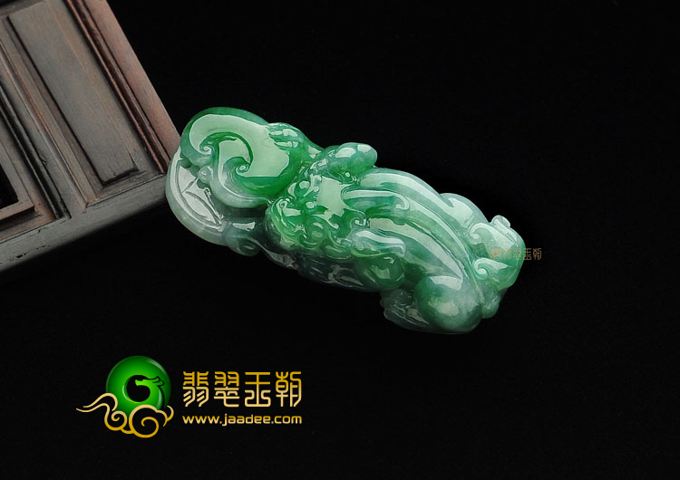 糯冰种翠色缅甸翡翠A货貔貅如意挂件