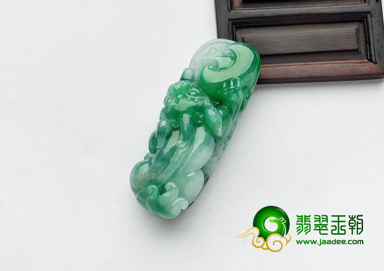 糯冰种翠色缅甸翡翠A货貔貅如意挂件