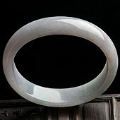 糯冰种淡春带彩缅甸翡翠A货贵妃镯（56.5mm-52mm）