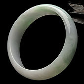 (超值推荐)糯冰种淡春带彩缅甸翡翠A货贵妃镯（57.5mm-52.4mm）