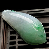 糯冰种略飘花缅甸翡翠A货福瓜挂件