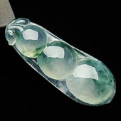 冰种飘花缅甸翡翠A货四季豆挂件