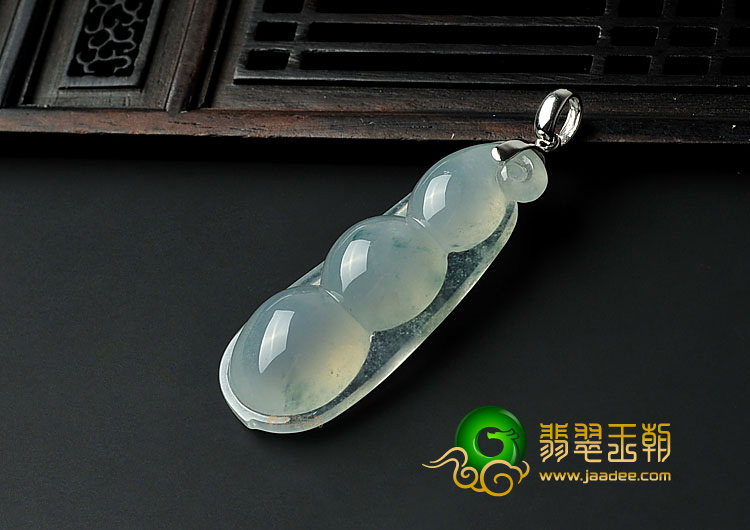 冰种略飘花缅甸翡翠A货四季豆挂件