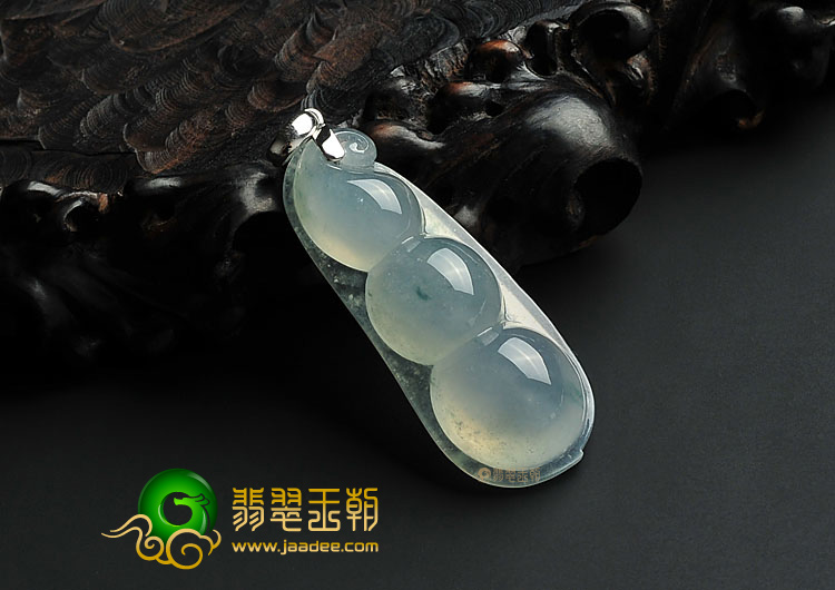 冰种略飘花缅甸翡翠A货四季豆挂件