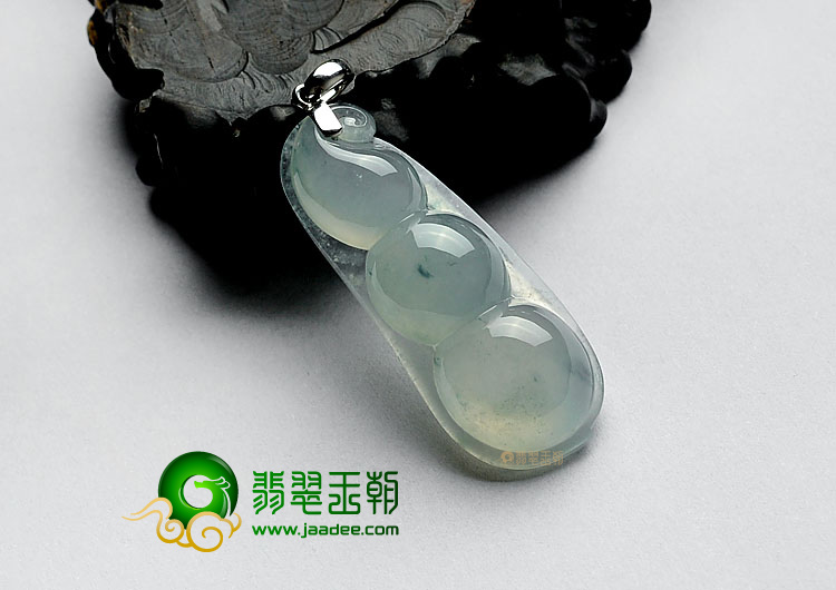 冰种略飘花缅甸翡翠A货四季豆挂件