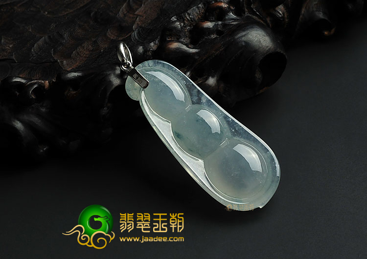 冰种略飘花缅甸翡翠A货四季豆挂件