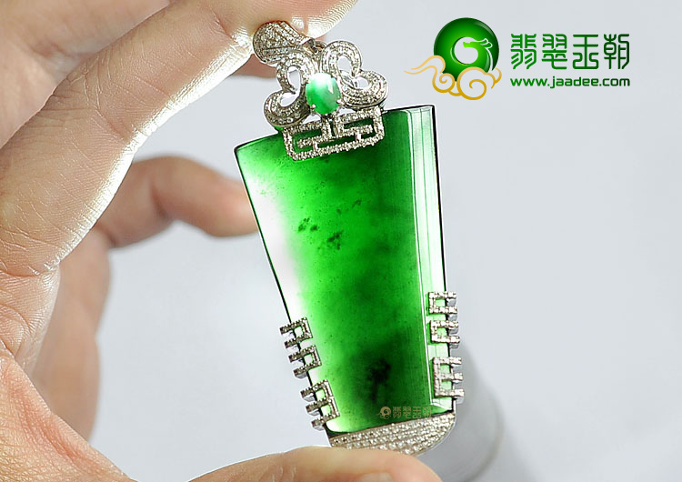 冰种墨翠缅甸翡翠A货镶白金梯型胸坠(真钻)
