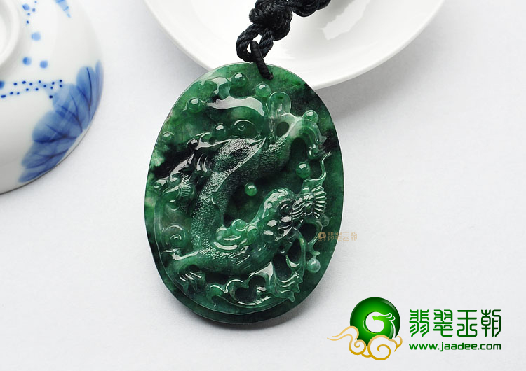 糯冰种癣加绿缅甸翡翠A货龙凤牌挂件