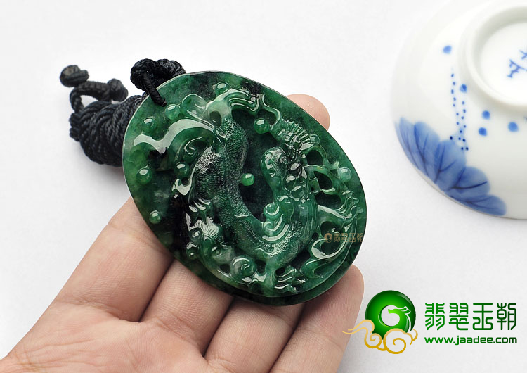 糯冰种癣加绿缅甸翡翠A货龙凤牌挂件
