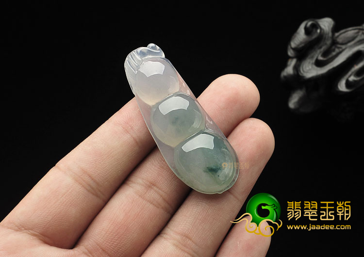 冰种略飘花缅甸翡翠A货四季豆挂件