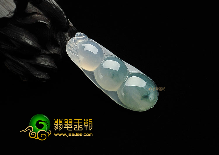 冰种略飘花缅甸翡翠A货四季豆挂件