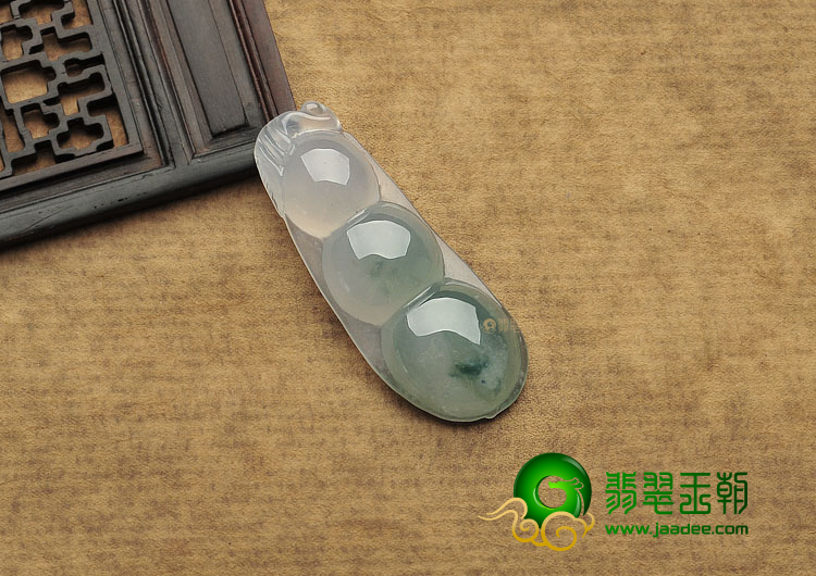 冰种略飘花缅甸翡翠A货四季豆挂件
