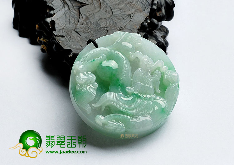 糯冰种飘翠缅甸翡翠A货龙牌挂件
