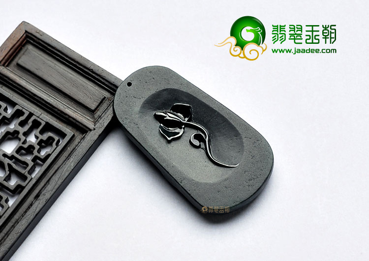 糯冰种墨翠缅甸翡翠A货鹰头挂件