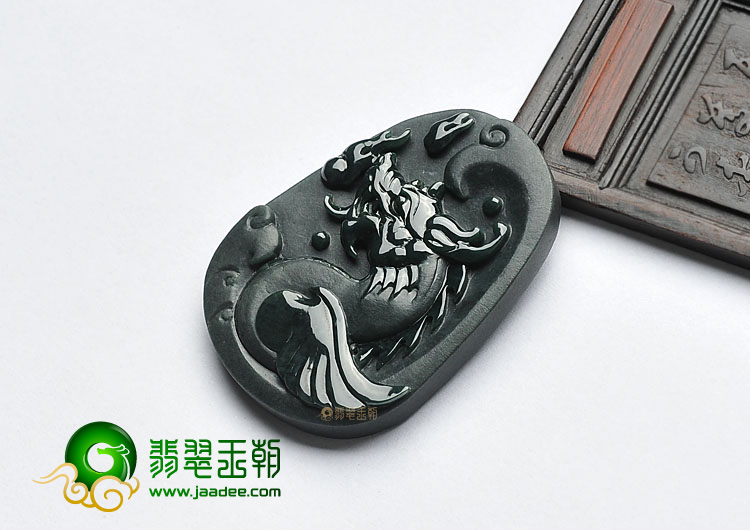 冰种墨翠缅甸翡翠A货飞龙在天挂件