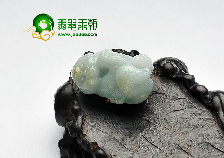 糯冰种晴水略带黄翡缅甸翡翠A货灵猴献瑞挂件