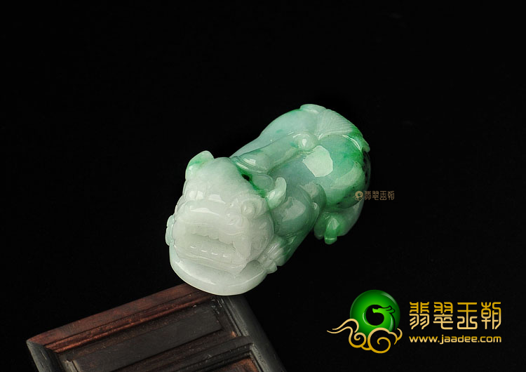 糯冰种飘翠缅甸翡翠A货貔貅挂件