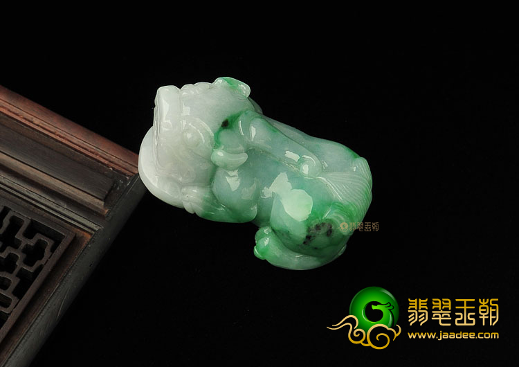 糯冰种飘翠缅甸翡翠A货貔貅挂件