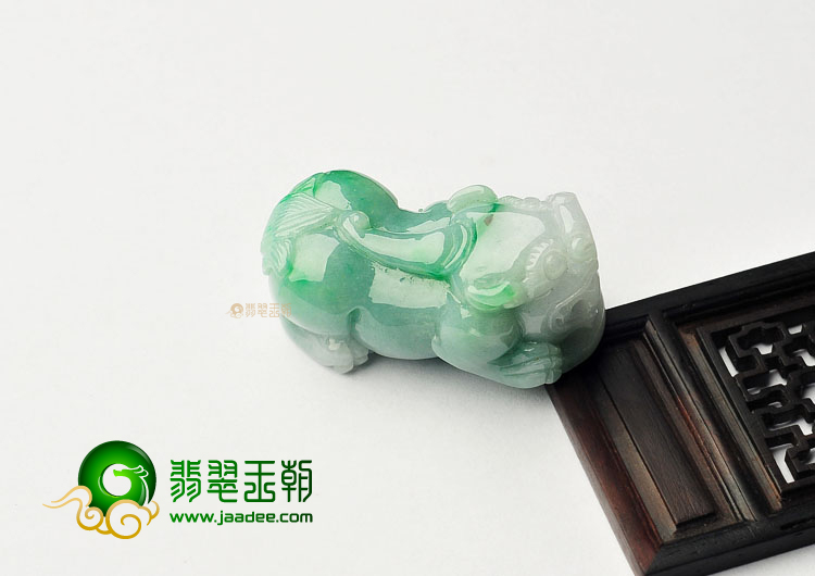 糯冰种飘翠缅甸翡翠A货貔貅挂件