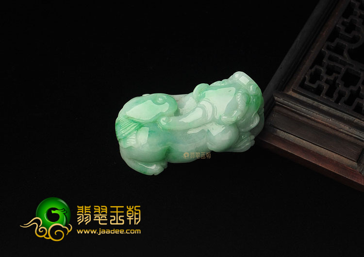 糯冰种飘翠缅甸翡翠A货貔貅挂件