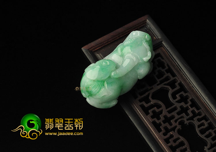 糯冰种飘翠缅甸翡翠A货貔貅挂件