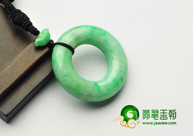 糯冰种翠色缅甸翡翠A货平安扣挂件