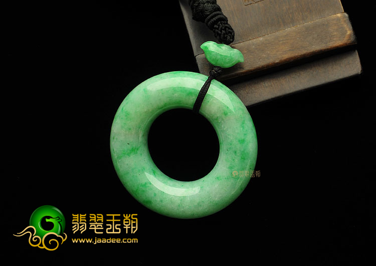 糯冰种翠色缅甸翡翠A货平安扣挂件
