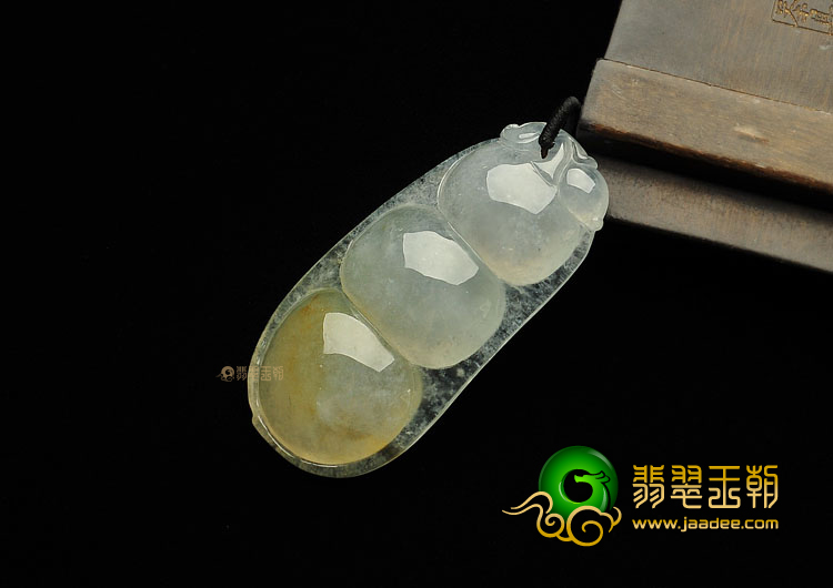 冰种晴水带黄翡缅甸翡翠A货四季豆挂件