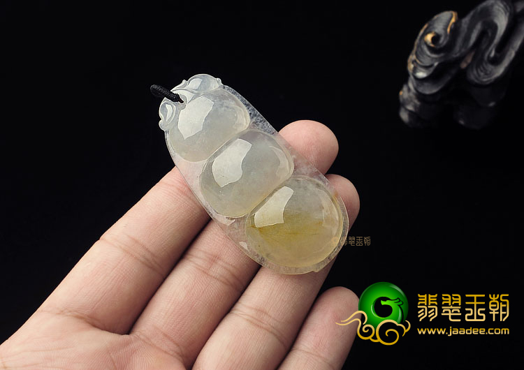 冰种晴水带黄翡缅甸翡翠A货四季豆挂件