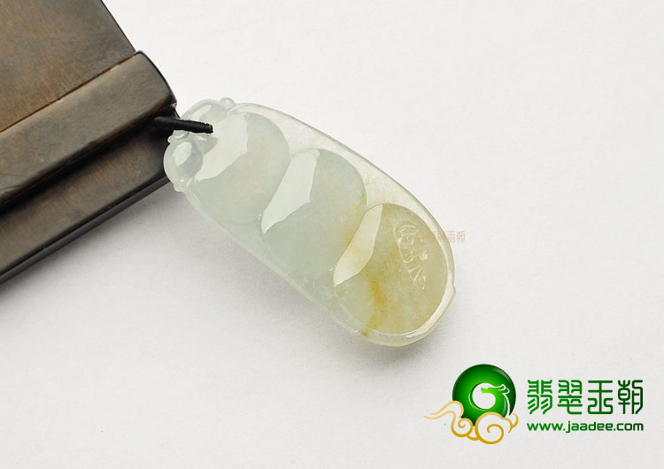 冰种晴水带黄翡缅甸翡翠A货四季豆挂件
