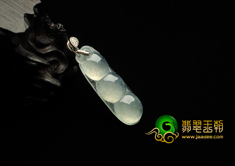 (超值推荐)冰种淡晴水缅甸翡翠A货四季豆挂件