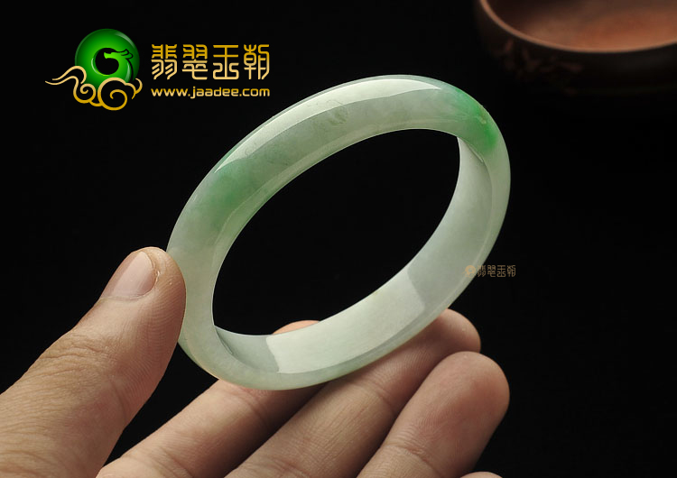 糯冰种飘翠缅甸翡翠A货贵妃镯(54.5-49.5mm)
