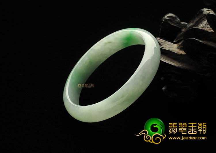 糯冰种飘翠缅甸翡翠A货贵妃镯(54.5-49.5mm)