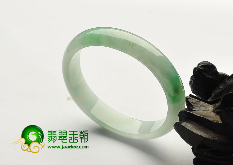 糯冰种飘翠缅甸翡翠A货贵妃镯(54.5-49.5mm)