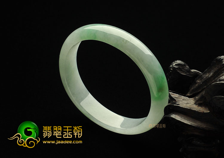 糯冰种飘翠缅甸翡翠A货贵妃镯(54.5-49.5mm)