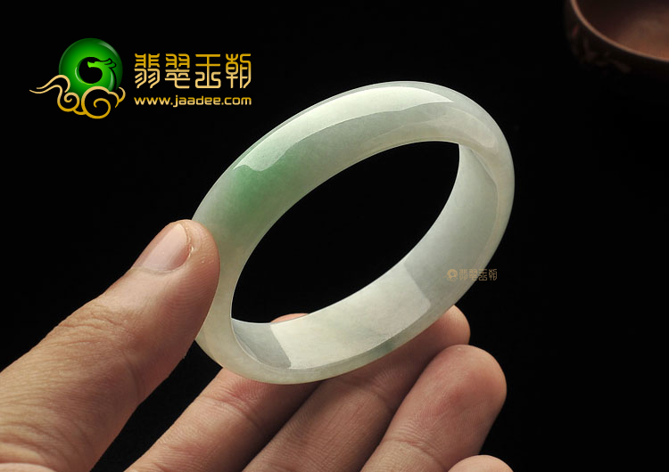 糯冰种略飘翠缅甸翡翠A货贵妃镯(51.3-46mm)