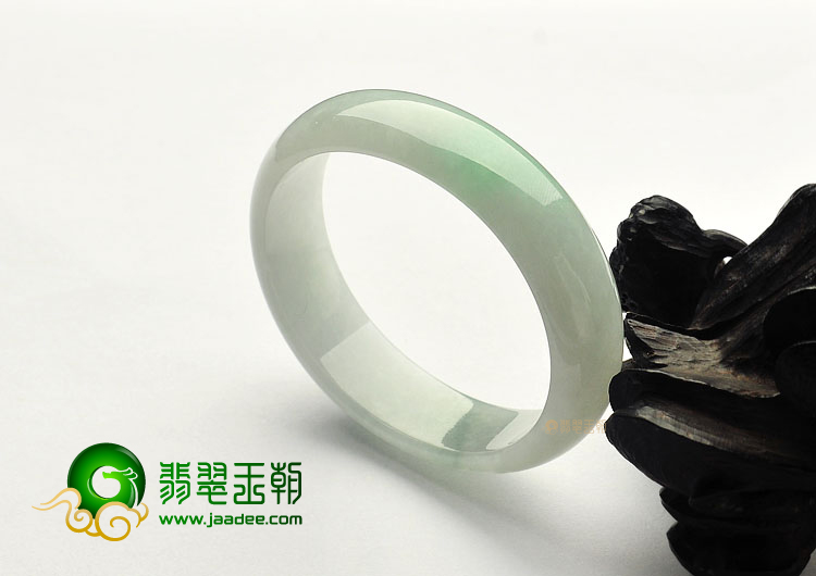 糯冰种略飘翠缅甸翡翠A货贵妃镯(51.3-46mm)