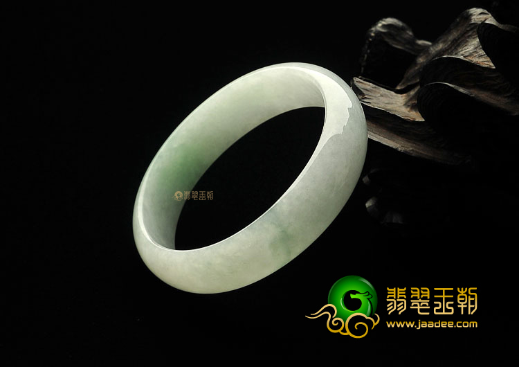 糯冰种略飘翠缅甸翡翠A货贵妃镯(51.3-46mm)
